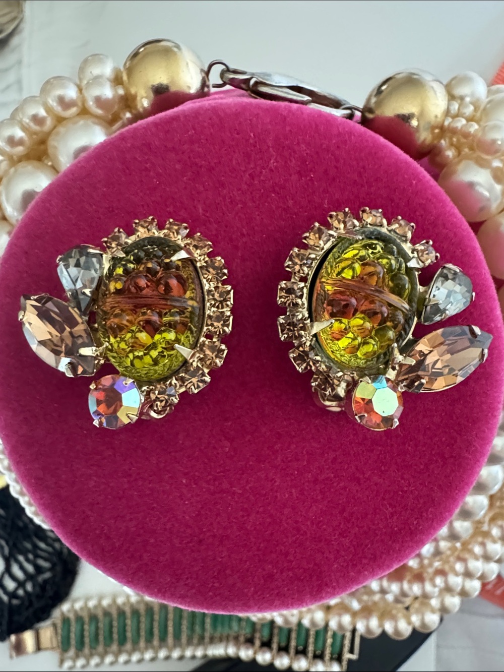 Vintage Juliana D&E clip on earrings - Picture 3 of 9